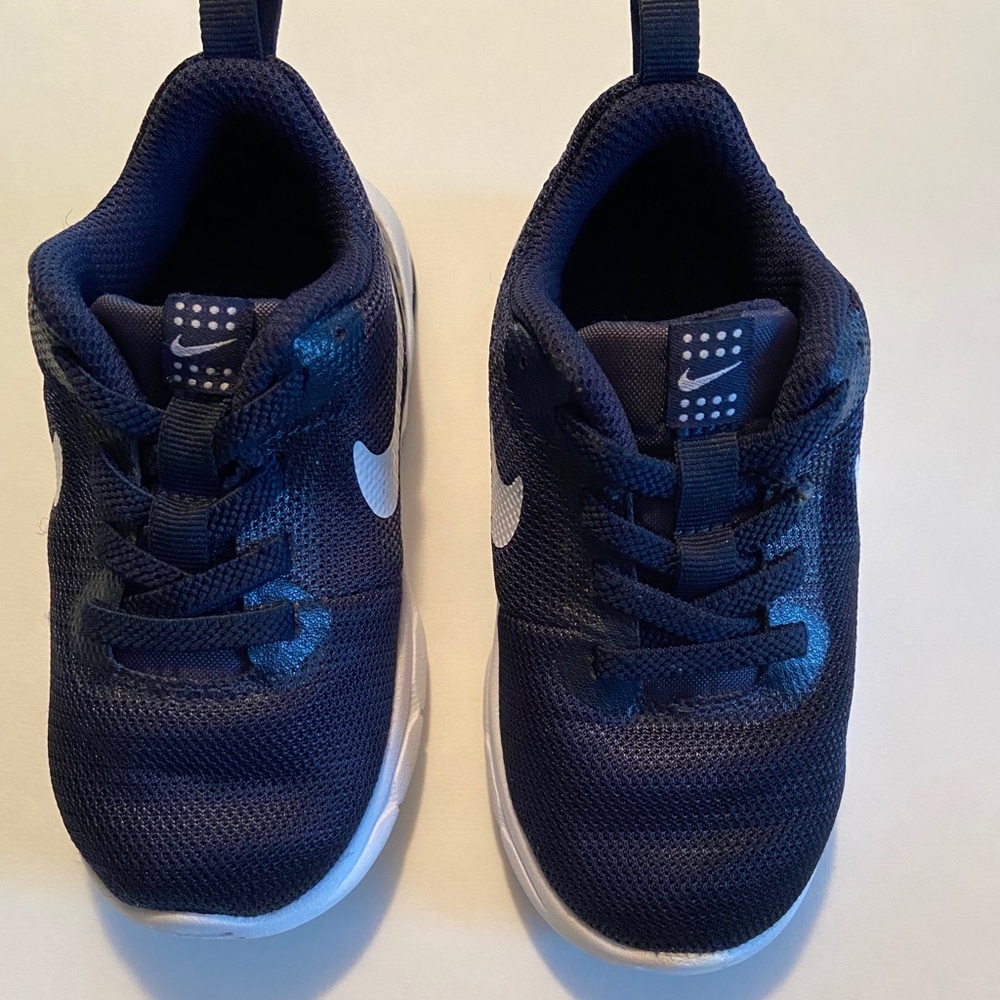 Blue Nike sneakers 8c